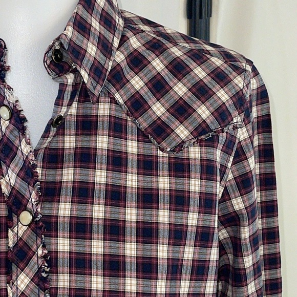 Eddie Bauer Top Checkered Pattern Snap Closure Size Medium - Picture 9 of 17